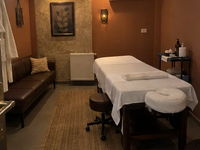 Deri kanepeli, halılı masaj odası — Yeniköy, Masaj Salonun